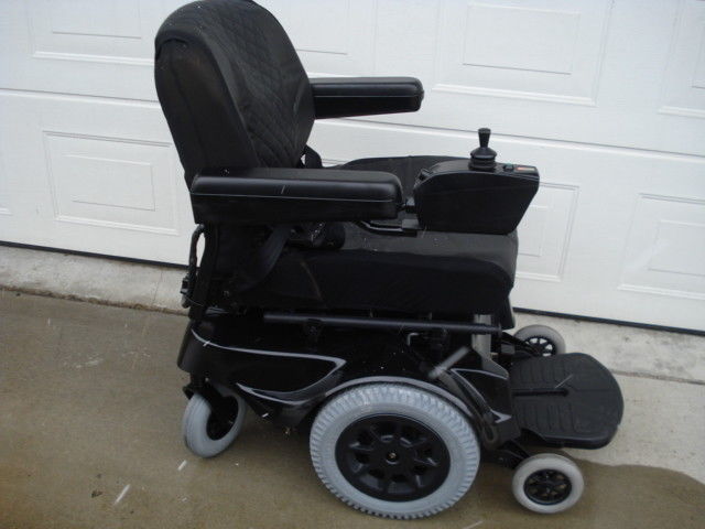 Jazzy 1100 Power Chair, 20