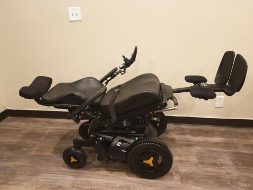 2017 PERMOBIL F3 WHEELCHAIR WITH POWER TILT, RECLINE,LEGS. 34 MILES ONLY