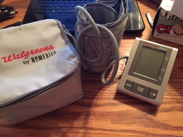 HOMEDICS DIGITAL BLOOD PRESSURE MONITOR -  WORKS GREAT !!