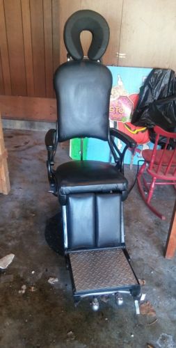 Used Electric Tattoo Chair, Skull ?? Handles, NICE! LOOK!