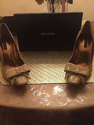 Dolce & Gabbana gold brocade bow accent curved heel pumps 331947542530  (39 1/2)
