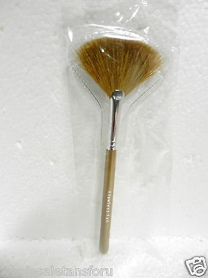 NEW SEALED BARE MINERALS ESCENTUALS FLAWLESS FAN FACE POWDER APPLICATION BRUSH