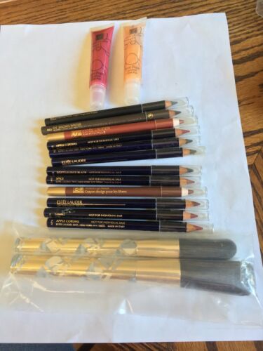 NEW LARGE LOT- ESTEE LAUDER MAKEUP BRUSH SET,LIP PENCILS & EYE LINER PENCILS