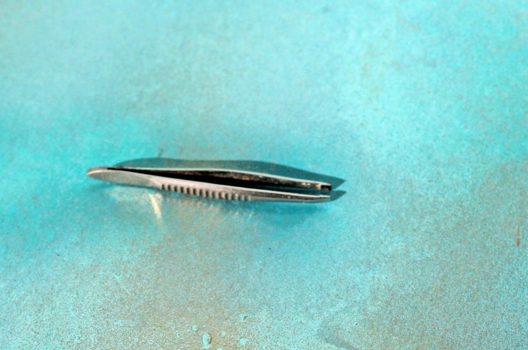 Vintage Eyebrow Tweezers, small Purse size, circa 1950’s  FREE SHIPPING!