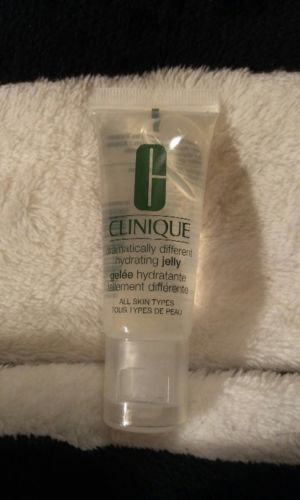 Clinique dramatically different hydrating jelly travel mini 0.5 oz.