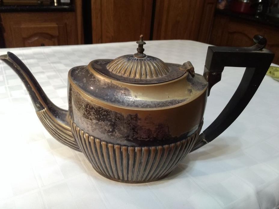 Old  Tea Kettle Age unknown, Unmarked great patina