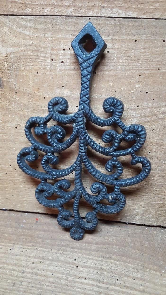 CAST IRON TRIVET~ TREE DESIGN~ #4~8 1/4  LONG 5 1/4 WIDE~NICE PATINA~ESTATE FIND