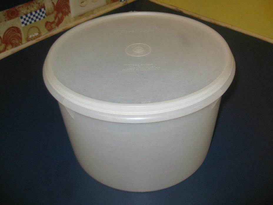 Vintage Tupperware Canister #267-5 with Lid #230-15