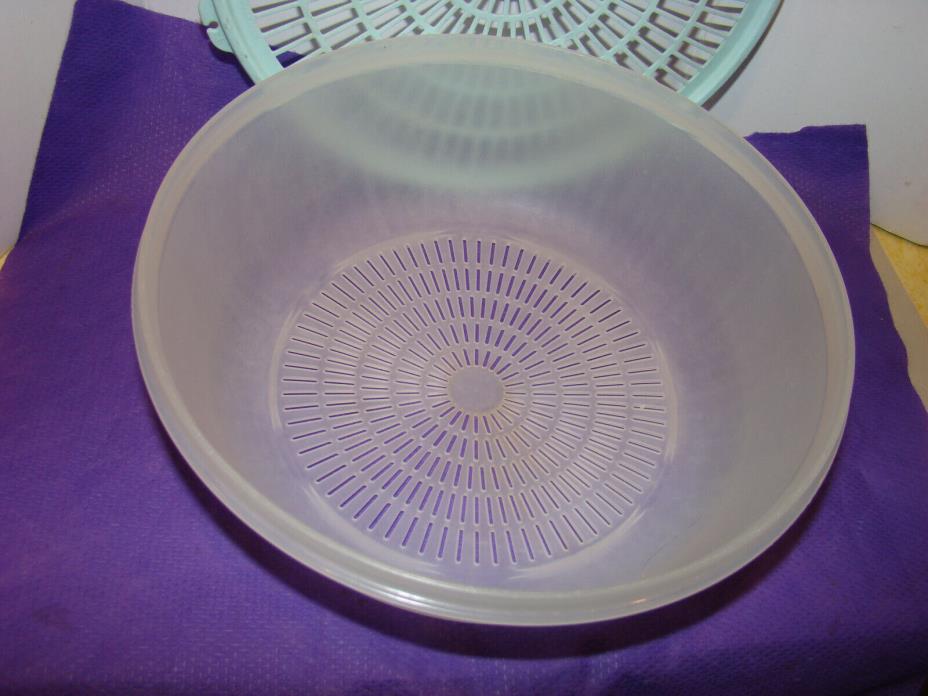 Tupperware Strainer Bowl Colander Sheer -Cool MInt Blue Lid- Berry Wash-EUC