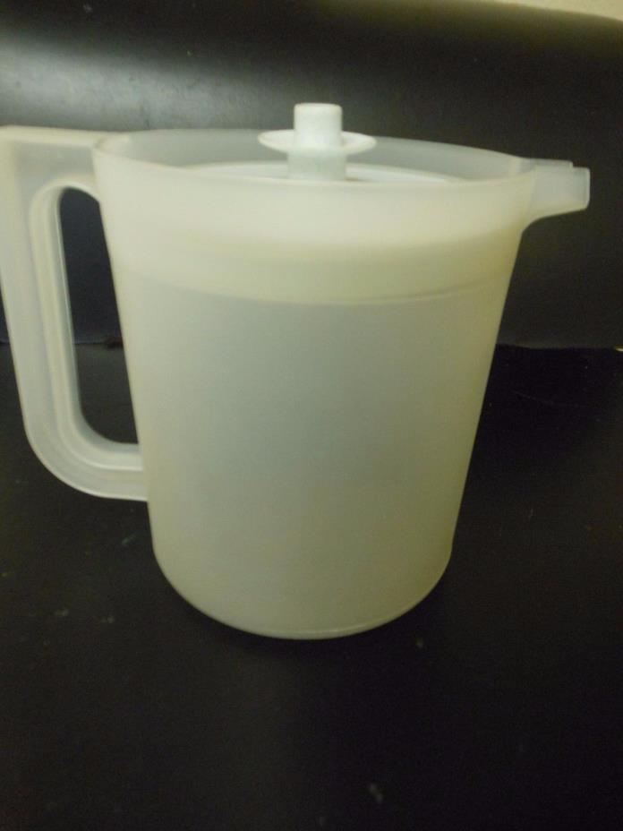 Tupperware 1.5 QT  Pitcher 1575-7 Sheer with blue  Speckled Push-button Lid