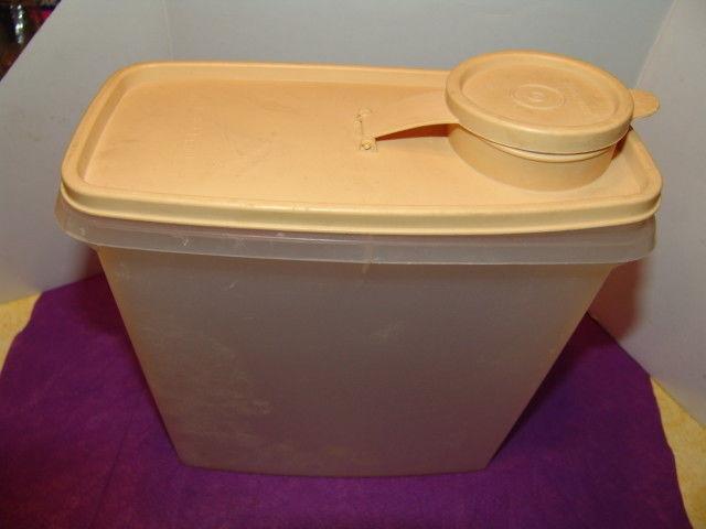 Tupperware-Vintage CEREAL/DRY KEEPER #469-13 cup w/Tan Flip Top Pour Lid-EUC