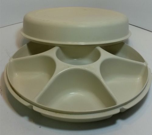 Tupperware Large Round Divided Serving Container Lid Chip Dip Veggies Fruit tray