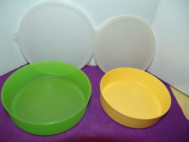 Tupperware 2 Cereal/Snack Bowls Green and Yellow with sheer lids - EUC