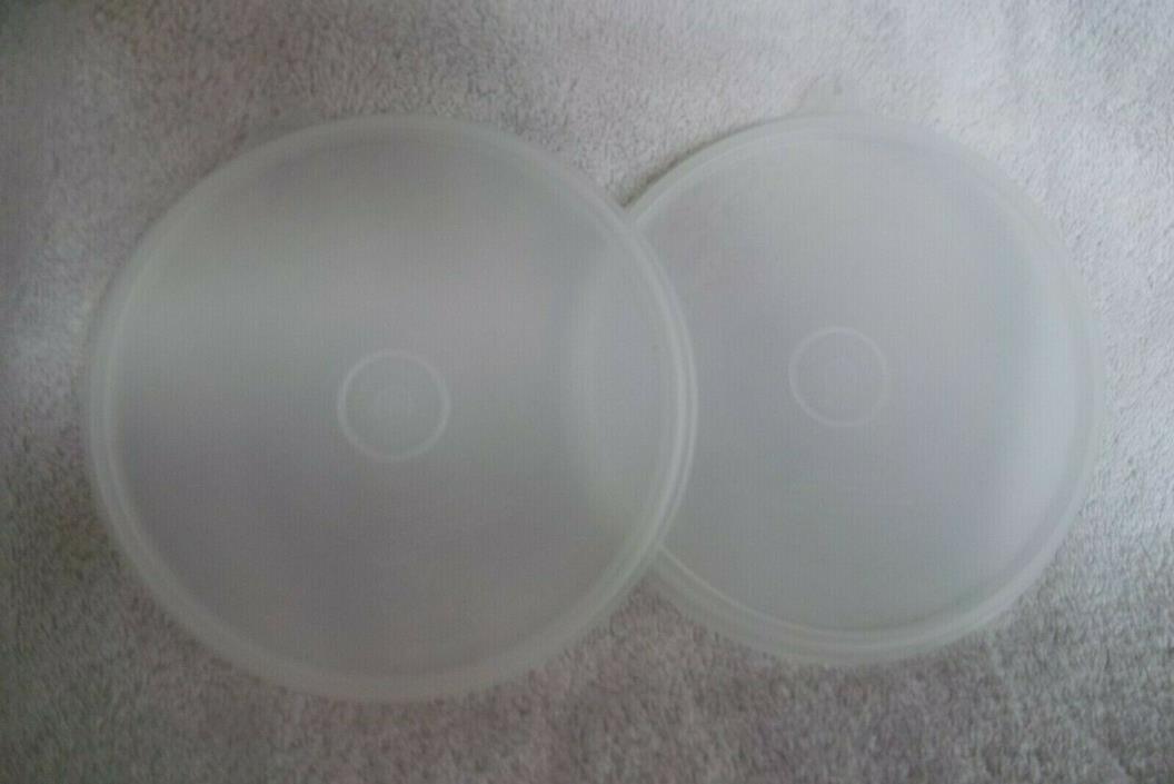 2 Vintage Tupperware 6-1/2