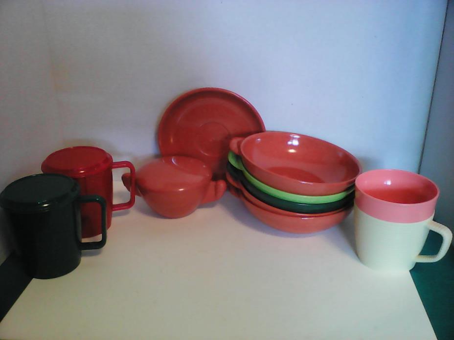 Vintage melamine dishes, Peoria Plastic co set of two mugs, 5 melmac bowls +more