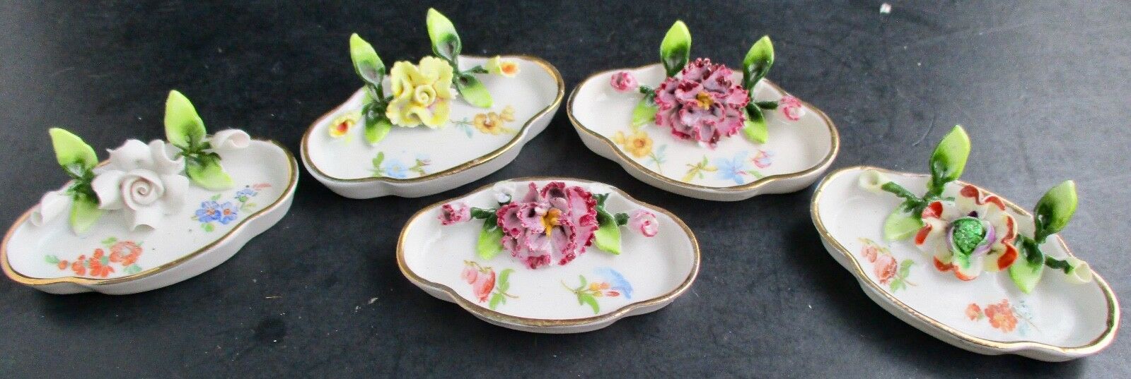 Vintage Unmarked Porcelain Floral Flowers Place Card Holders  Set of 5   1 AS IS