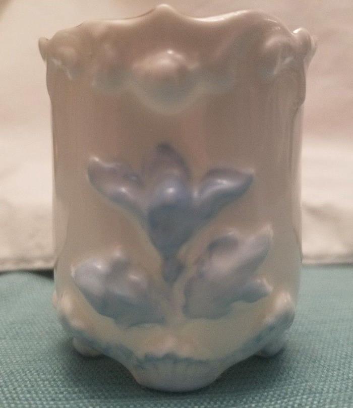 Vtg White W/ Blue Flower Raised Pattern Toothpick Holder Footed Gold Scallop Rim