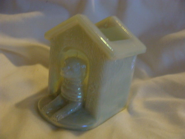 VINTAGE WHITE PEARL CARNIVAL GLASS Toothpick Holder Design Dog In His House