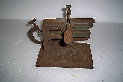 ANTIQUE FLUTING IRON CRIMPING CLAMP ON LAUNDRY TOOL CROWN