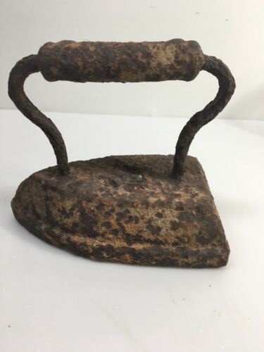 Cast Iron Antique Sad Iron w/ Handle Rusted