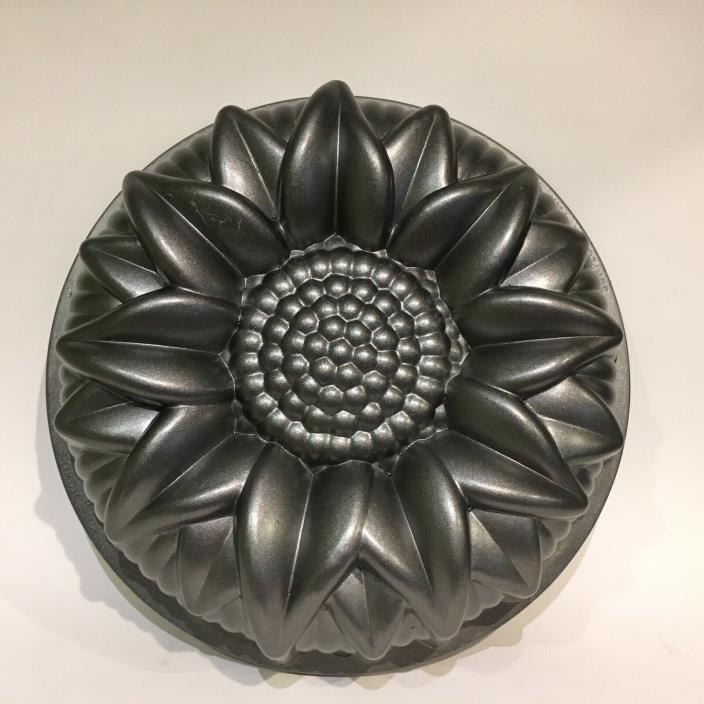 Nordic Ware Pro Cast Aluminum 'Sunflower' Bundt Brand Cake Pan Mold Non Stick
