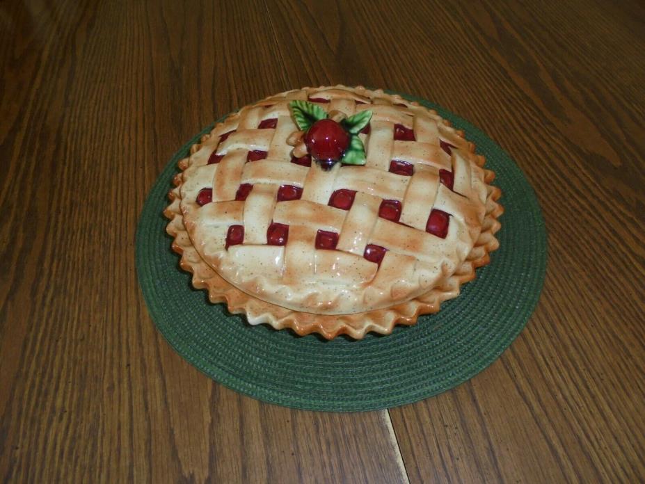 VINTAGE CERAMIC CHERRY PIE DISH WITH LID