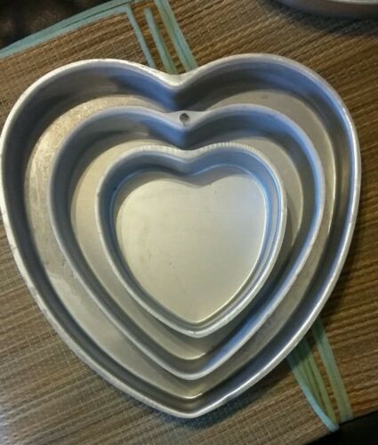 Wilton Wedding Heart Shaped 3pc Cake Pan Bakeware Set #2105-0607