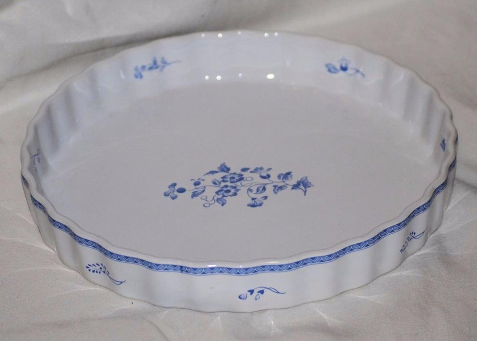 White & Blue floral Quiche Dish Pie Plate Lipped Pan Firklovern Apilanlehti