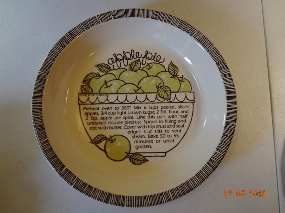 Vintage Royal China Apple Pie Ceramic Pie Plate Ohio USA Baking Dish