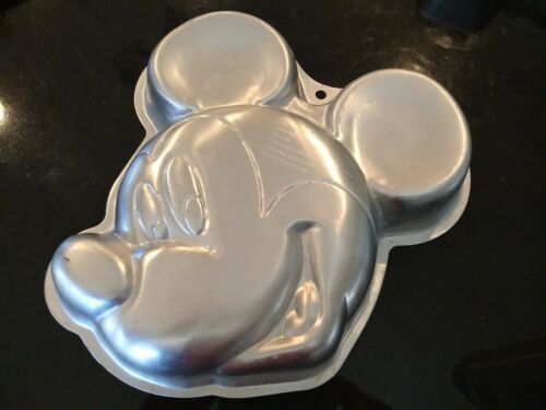 Genuine Wilton Mickey Mouse Shaped Character Cake Pan Bakeware  2105-7070