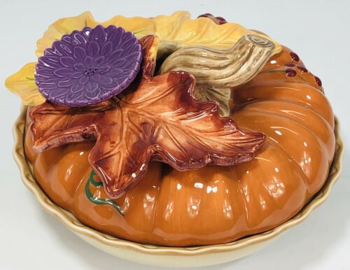 Ceramic Pumpkin Pie Plate Keeper Covered Lid  Dish Plate 3 D Rare Nantucket