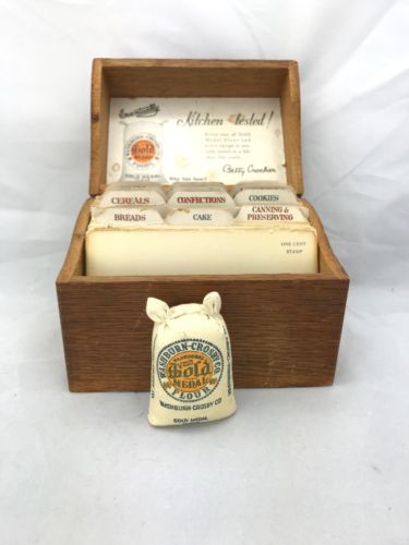 Vintage Gold Medal Flour Betty Crocker Wood Recipe Box with cards flour bag