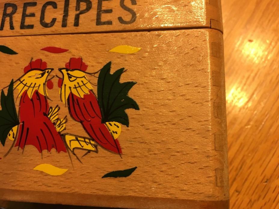 VTG Wood Roosters Recipe box Japan w/ index cards Chickens hand painted Excellen