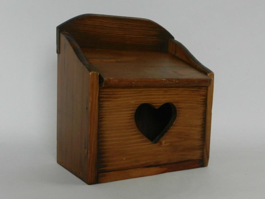 VINTAGE WOOD RECIPE BOX WITH HEART CUTOUT