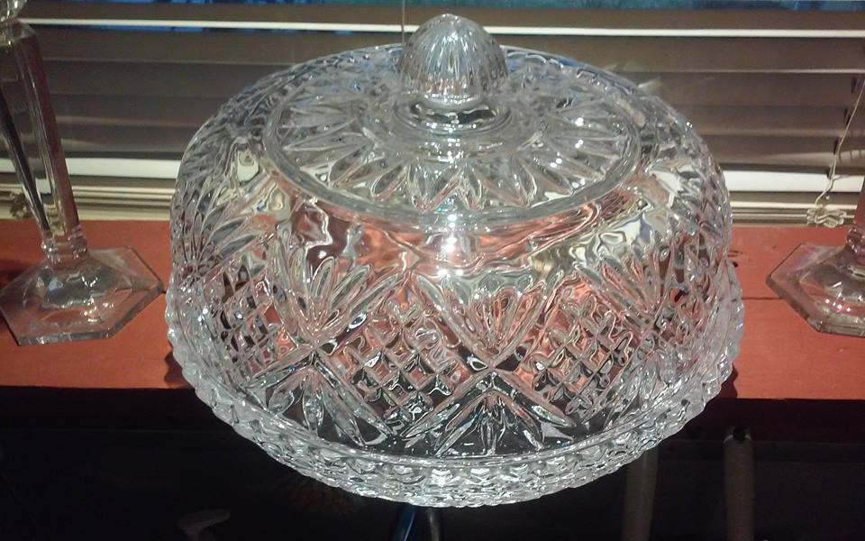 DUBLIN Crystal Pie/cake plate with dome. Excellent condition.