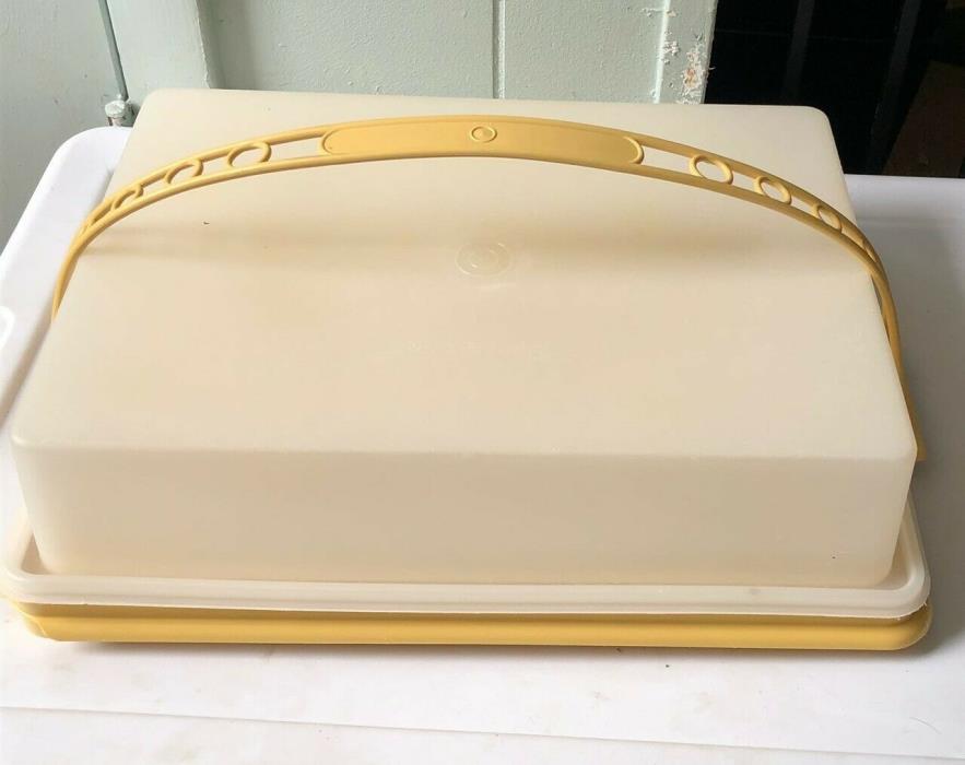 Tupperware Large Rectangle Sheet Cake Brownie Carrier Vintage Harvest Gold