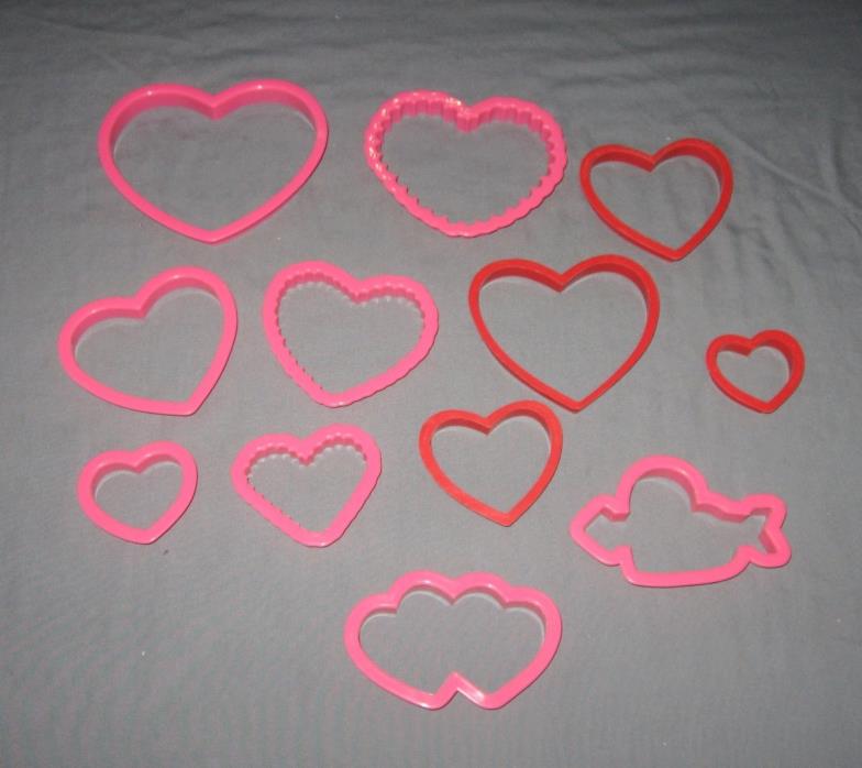 LOT OF 12 PLASTIC COOKIE CUTTERS - HEARTS / VALENTINE DAY