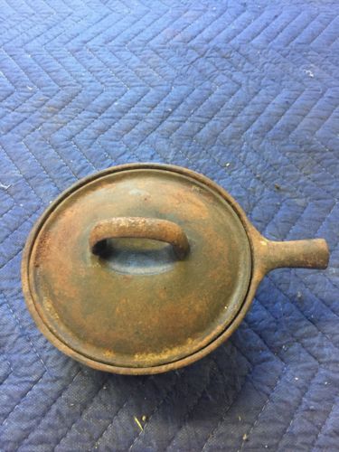 VINTAGE 1 QUART CAST IRON SAUCE pan with lid made by krischer Taiwan