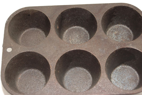 Cast Iron Lodge Cornbread Muffin Pan 5P2 Cookware