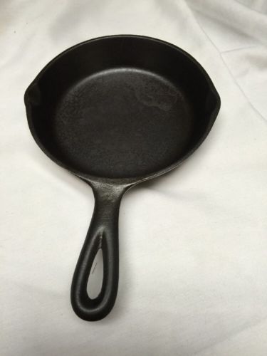 Nice Vintage Lodge Cast Iron #3 Skillet With Smoke Ring