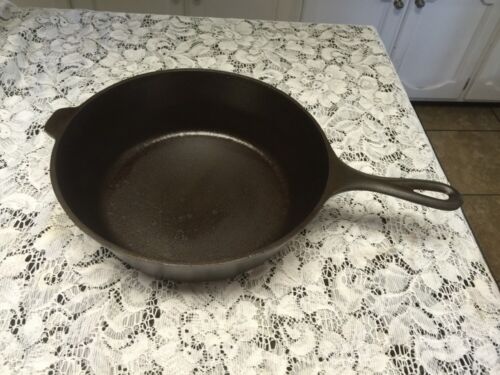 Vintage Cast Iron #8 Lodge Chicken Fryer  3 Notch Fire Ring with Lodge lid