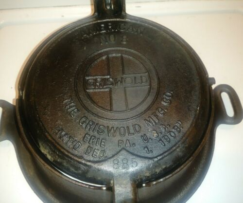 Vintage American Griswold No.8  Cast Iron Waffle Maker 885 Made Erie PA 1908