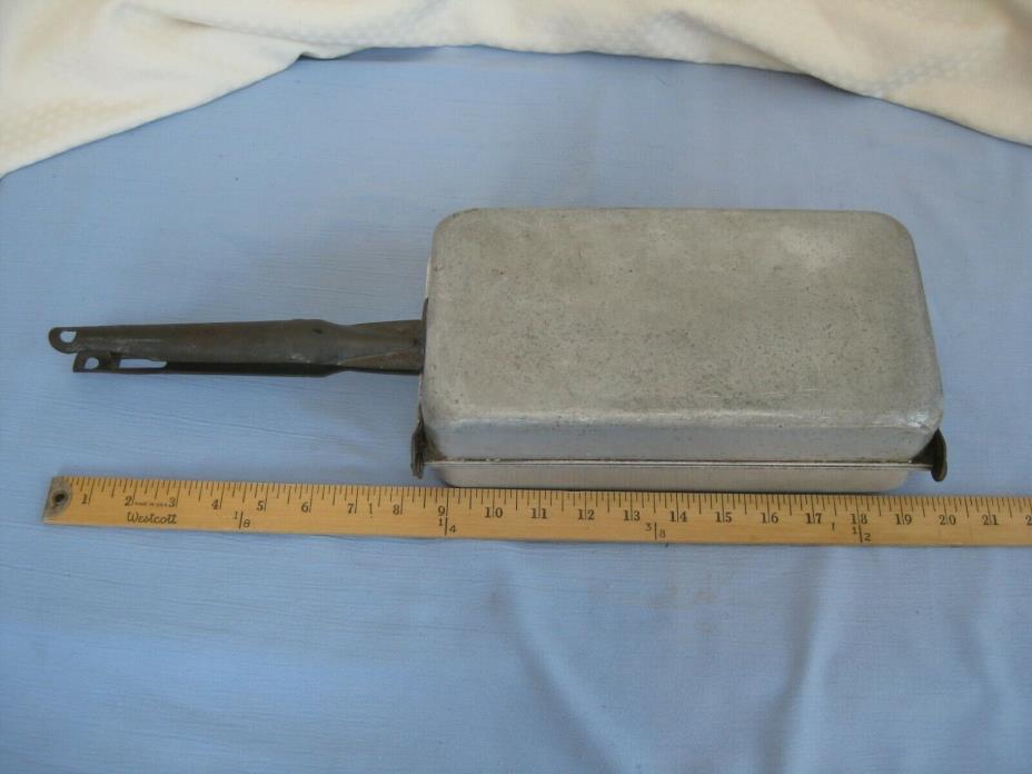 VINTAGE WEAR EVER 138 ALUMINUM FOLDING OMELET PAN T.A.C.U.CO.