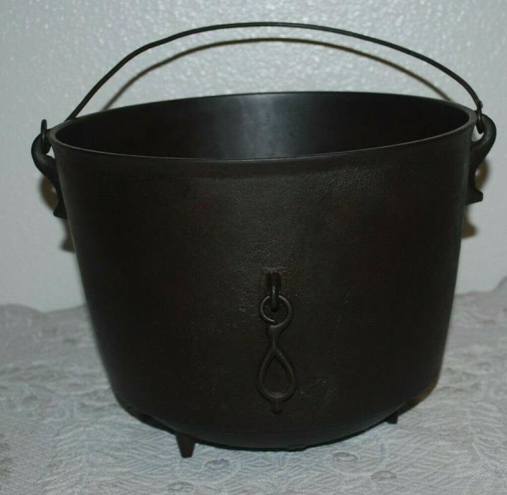 Antique #8 Cast Iron Cowboy Bean Pot Cauldron Hanging Ring & Gate Mark 1800s