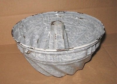 Vintage Early Mid 1900s Gray Swirl Spatter Graniteware Enamel BUNDT CAKE PAN