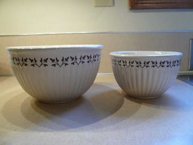 Set of 2 Paula Deen Pottery Kitchen Bowls 1 Qt and 2 Qt Ribbed Design Cream/Brn