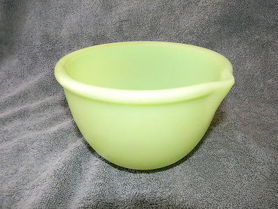 Vintage JADEITE Green Batter Mixing Bowl Rolled Rim Pour Spout Heavy 13