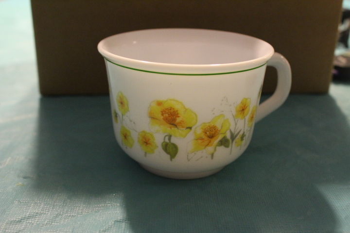 Set of (4) Arcopal White Milk Glass with Yellow Flowers Coffee Tea Cups France