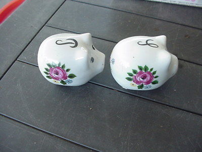 VINTAGE PRE 1950S SALT & PEPPER SHAKERS SMALL PIG W PINK ROSES 7 MISC ITEMS