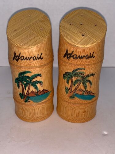 vintage souvenir wooden hawaii salt & pepper 4”